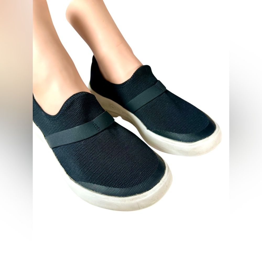 OOFOS Black Oomg Low Recovery shoes in black
